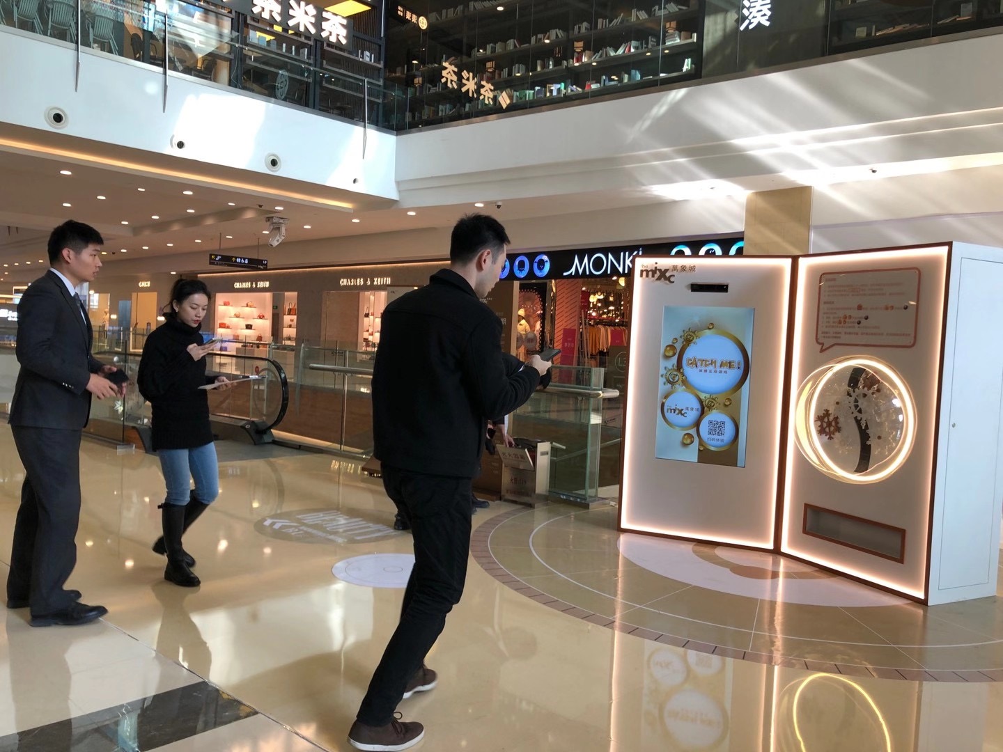 体感扭蛋机网红游戏盲盒掉球机互动抽奖设备