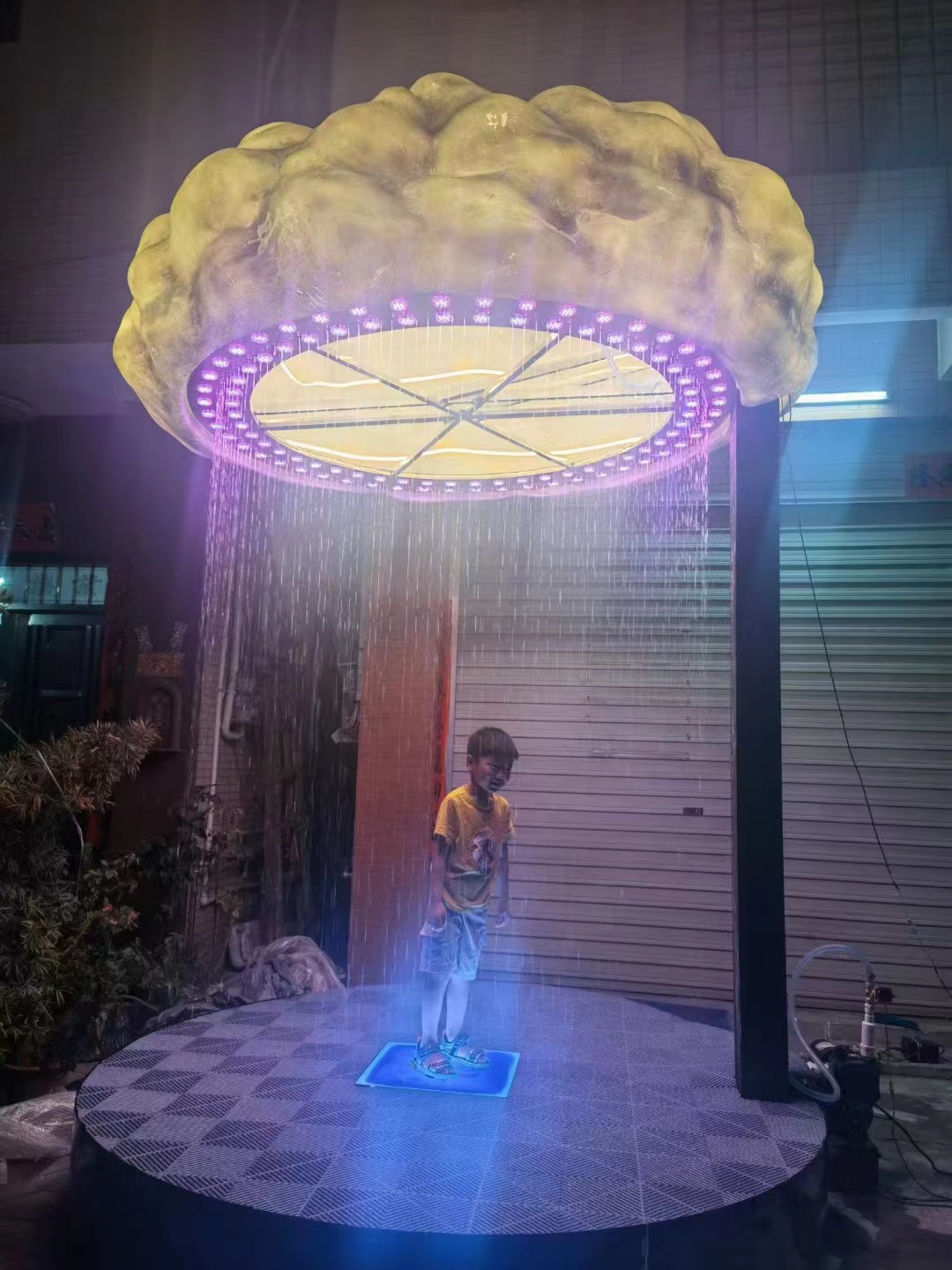 云朵灯定制创意脚踩下雨打雷云朵互动装置