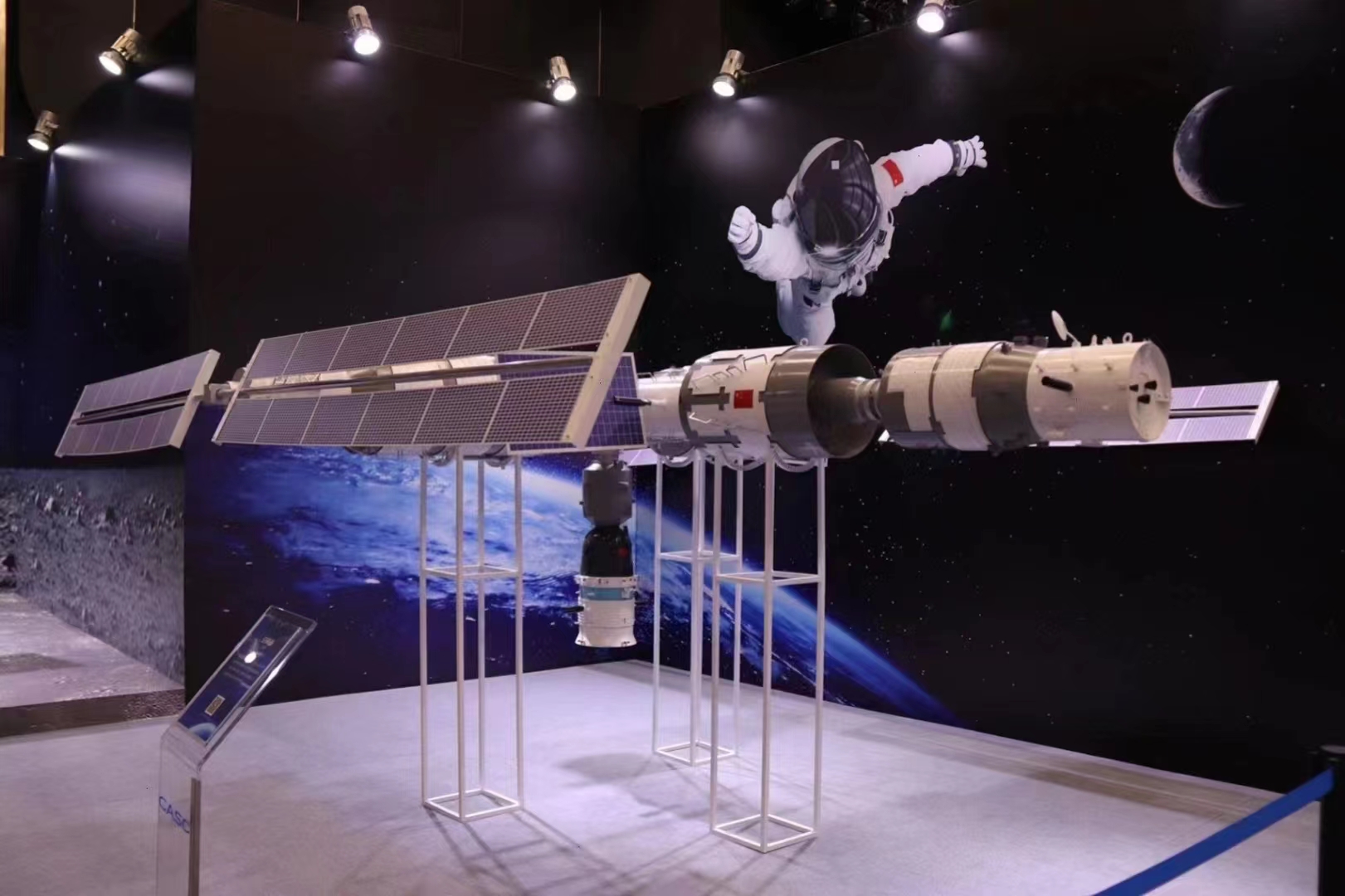 航空展航天模型展动态升空火箭对接仓空间站天宫一号祝融号火星车