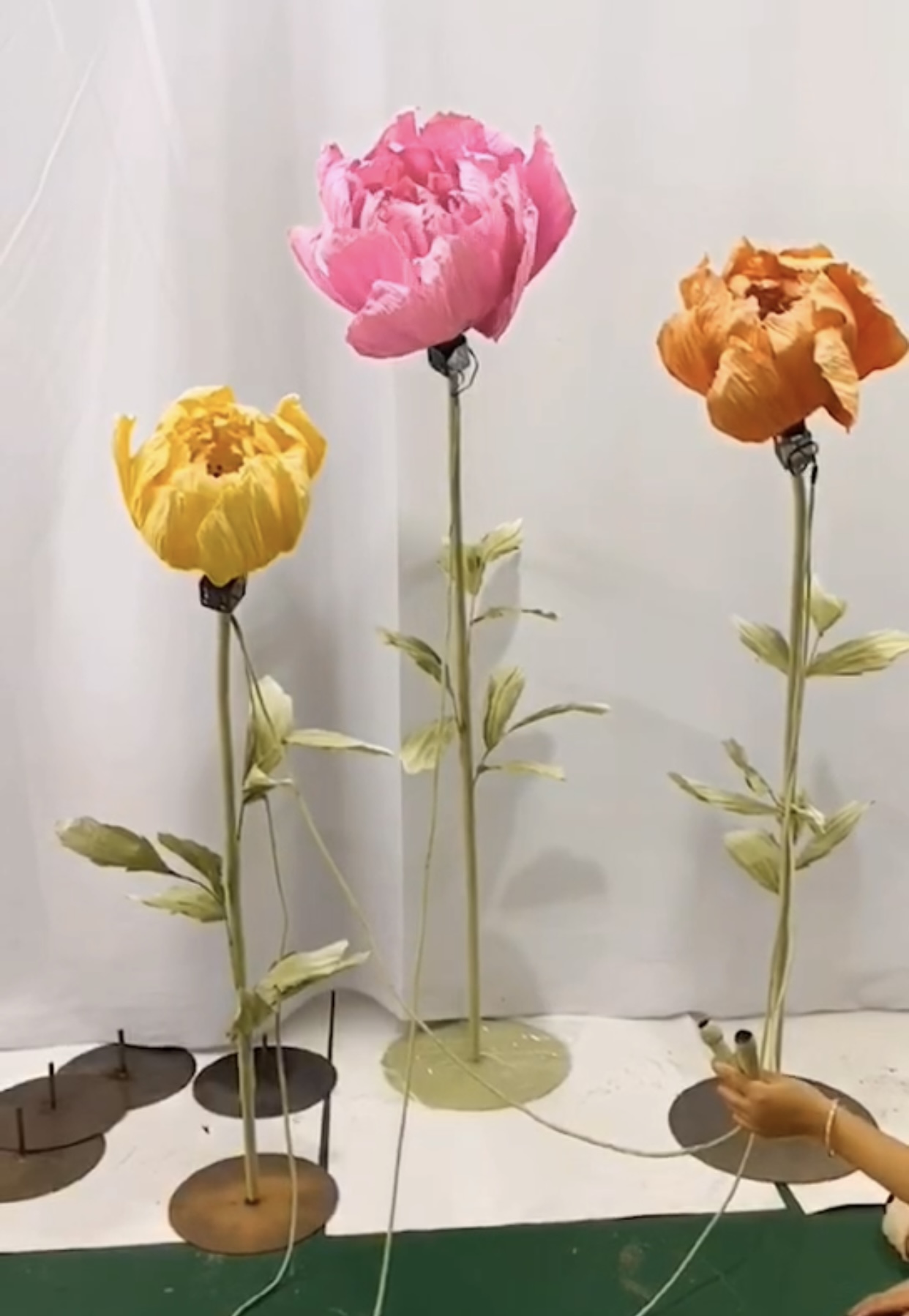 体感机械花卉走进自动开合公园亮化装置