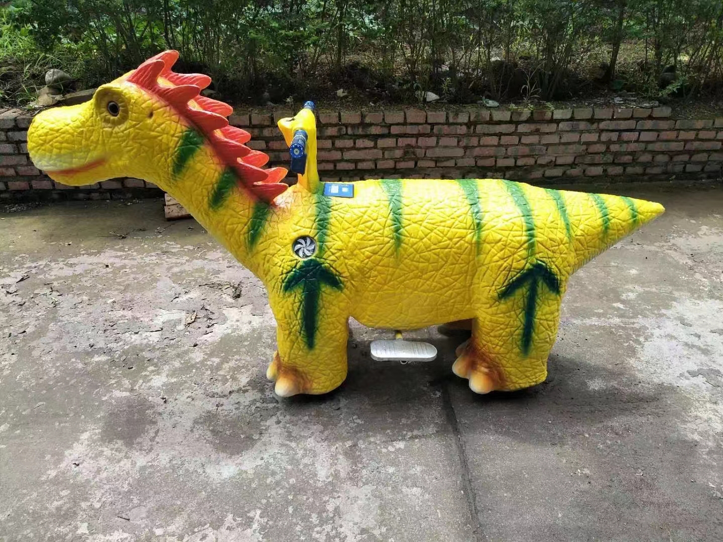 恐龙跑跑车儿童游乐