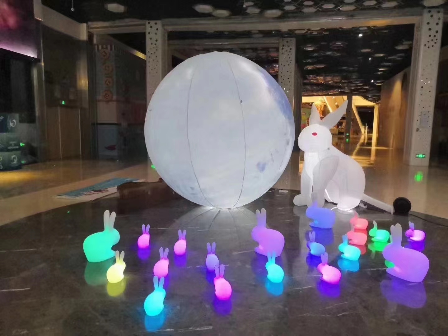 中秋发光兔子充气月球宇航员太空人兔子星球灯七彩变色出售