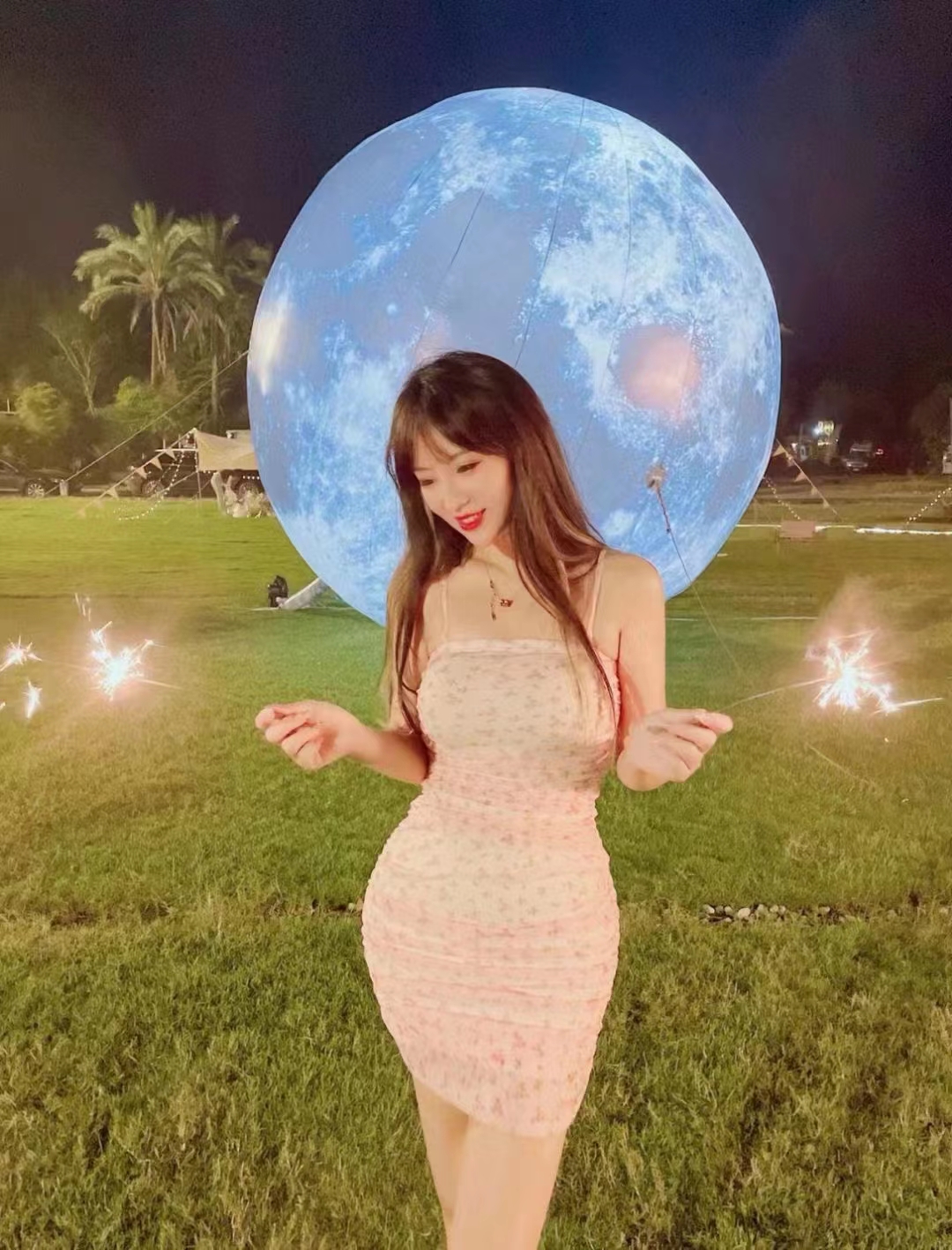 中秋发光兔子充气月球宇航员太空人兔子星球灯七彩变色出售