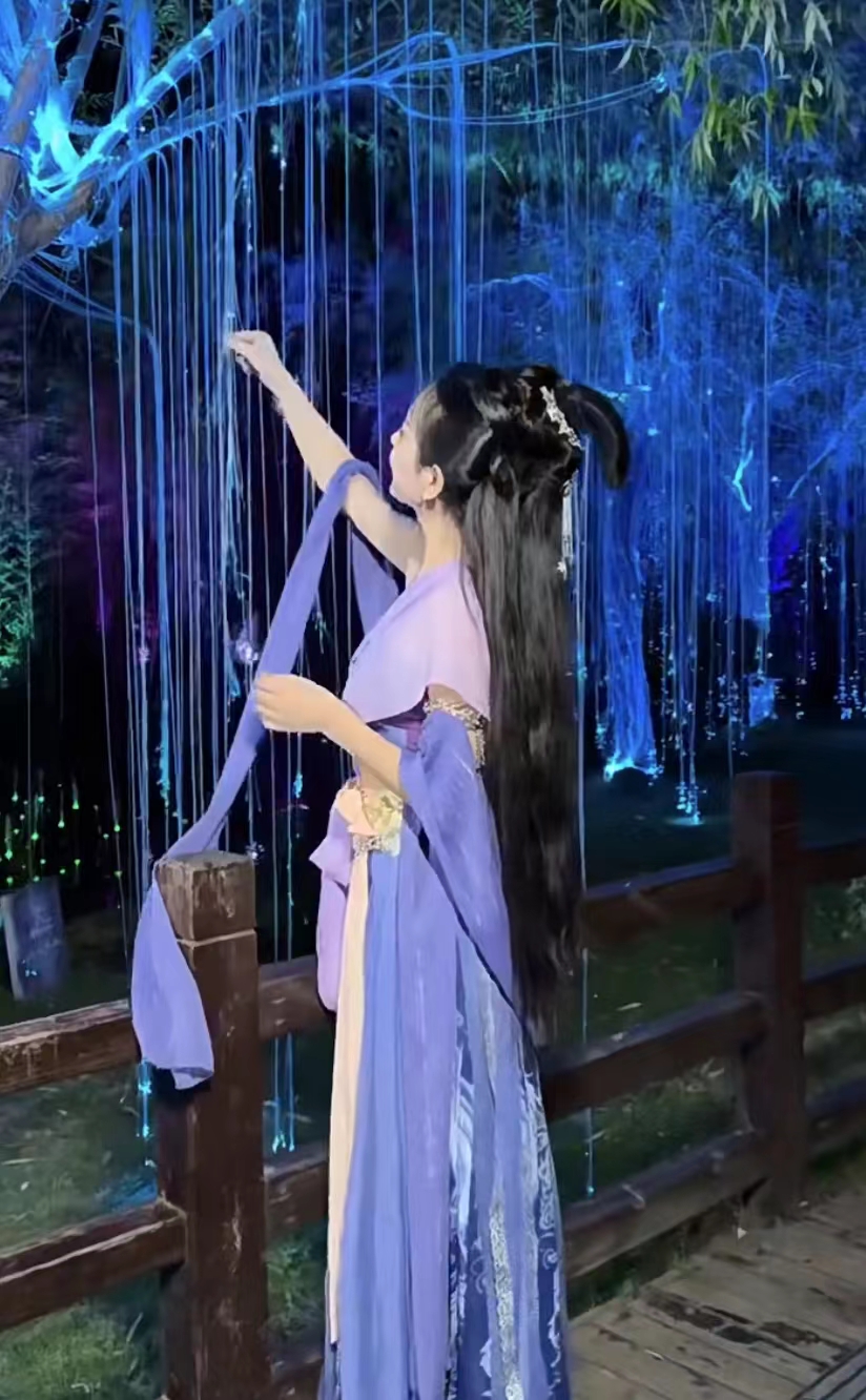 光影森林精灵世界般的夜光森林夜游