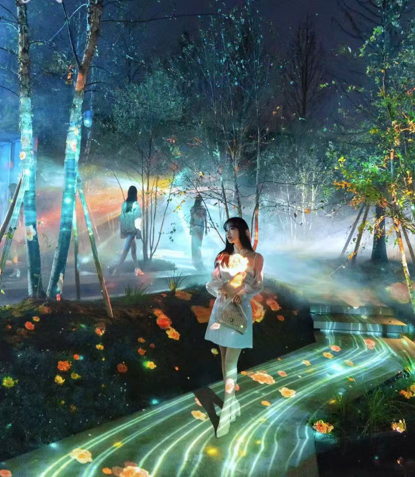 光影森林<font style="color: #FF8F00 !important;">精灵</font>世界般的夜光森林夜游