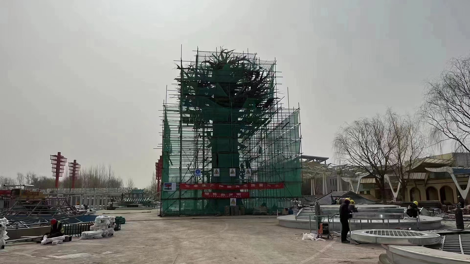 景区不夜城打造景观舞台门楼大灯架灯笼铁艺美陈演绎花车定制厂家