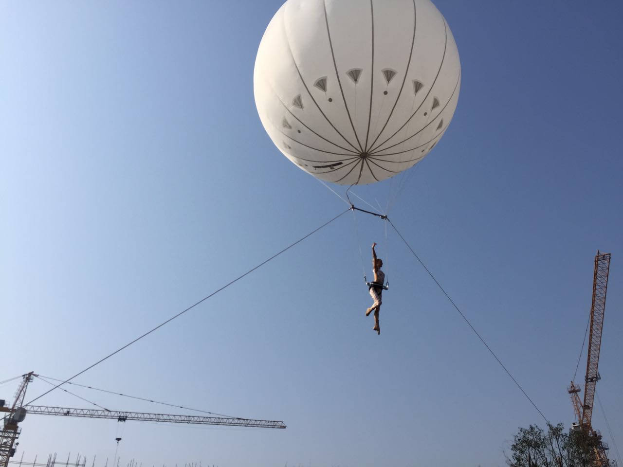 中秋国庆气球高空芭蕾/高空威亚秀/高空芭蕾表演/威亚高空秀