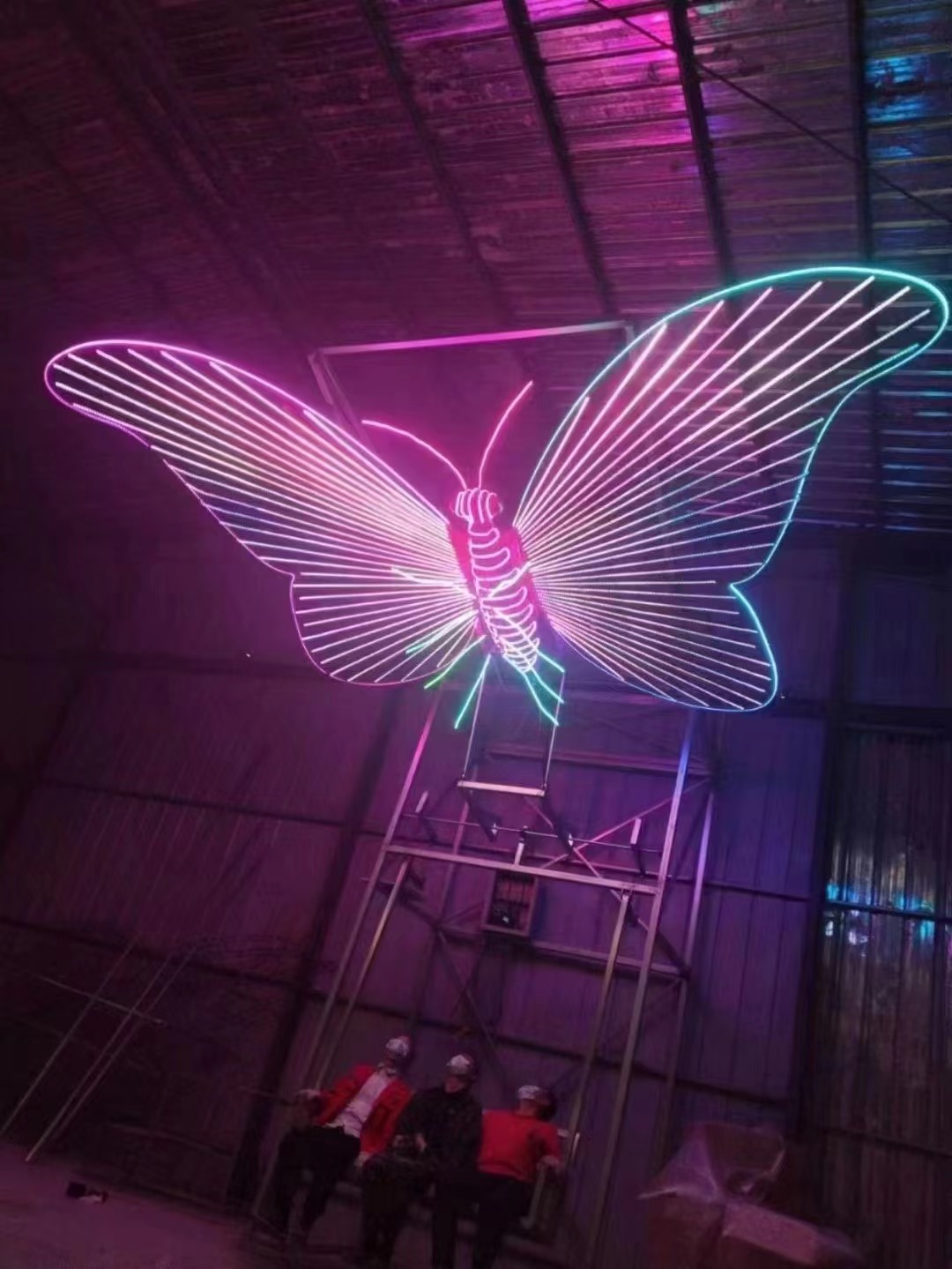 网红打卡蝴蝶秋千巨型蝴蝶造型灯光互动装置