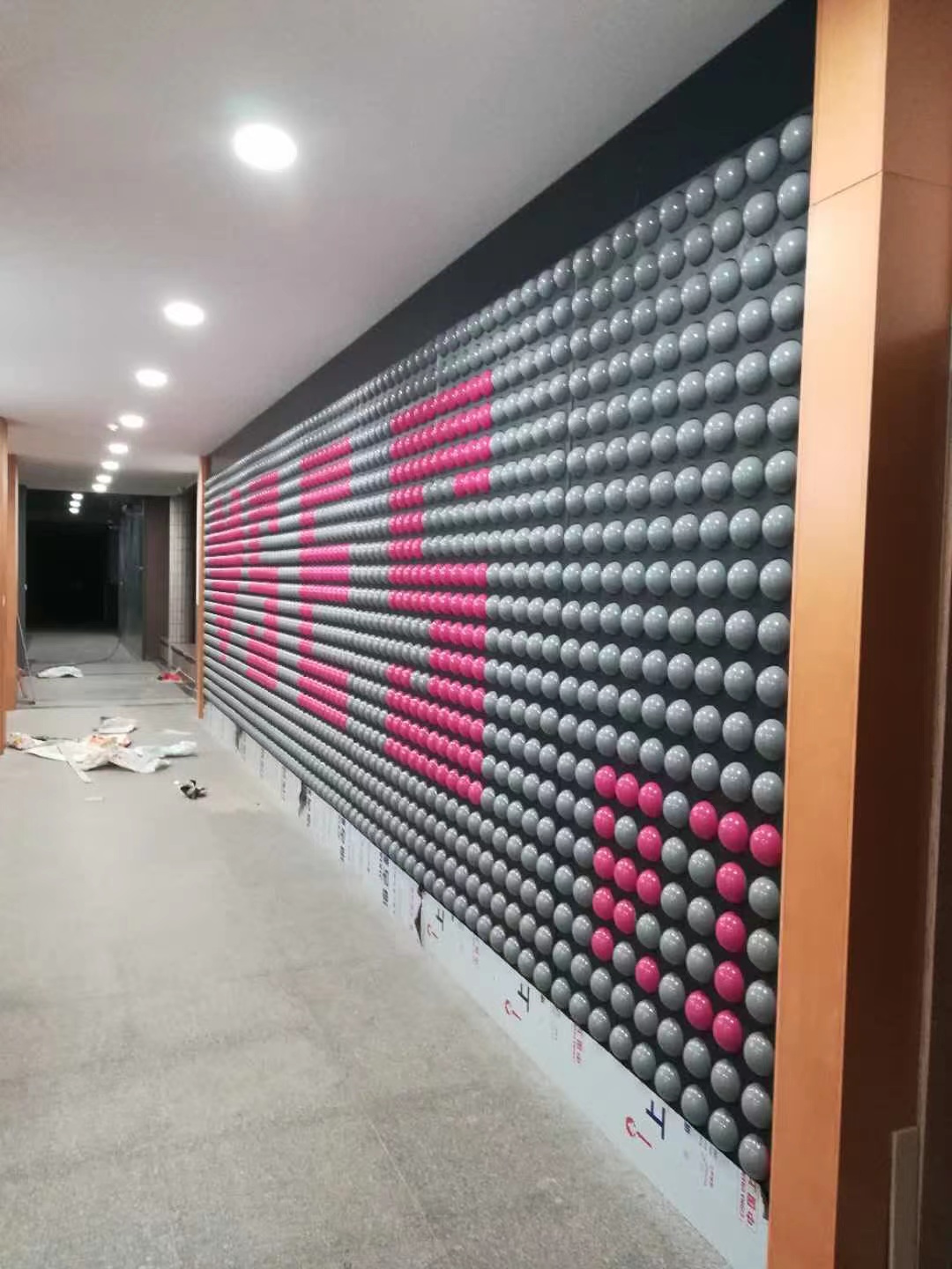 双色翻转球墙 形象展示墙 LOGO展示墙 网红游乐设备