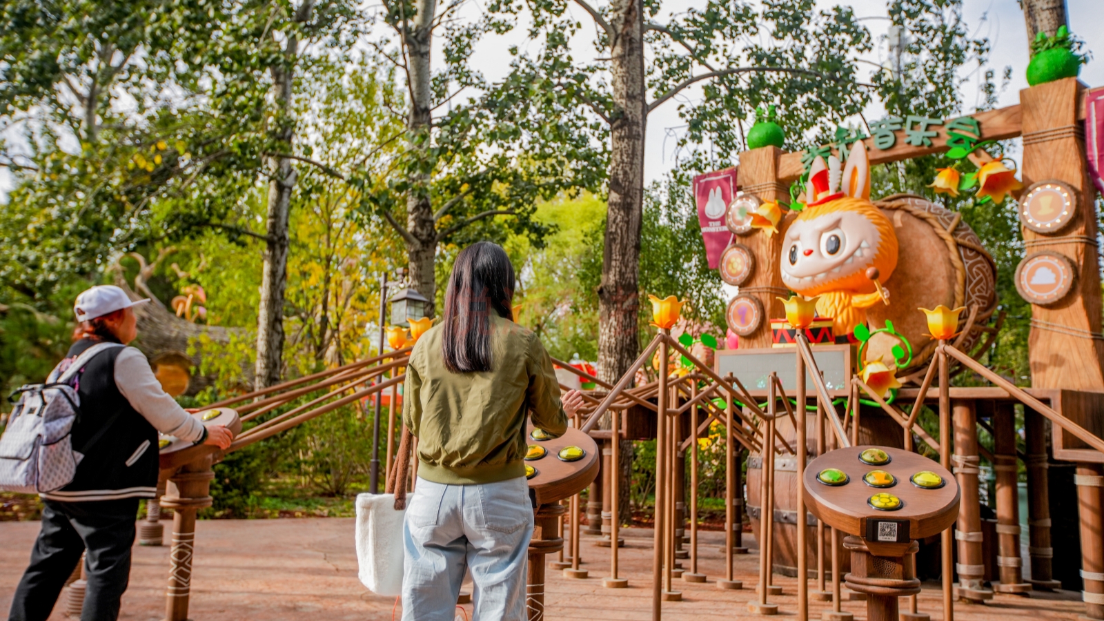 潮玩乐园创意互动装置IP互动打造沉浸式文旅体验