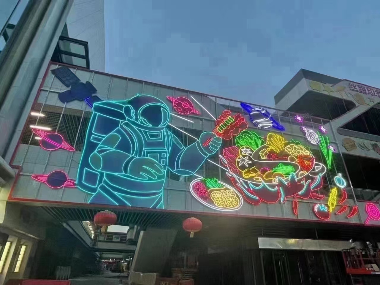 商场墙体外立面量化内部量化灯饰画霓虹灯