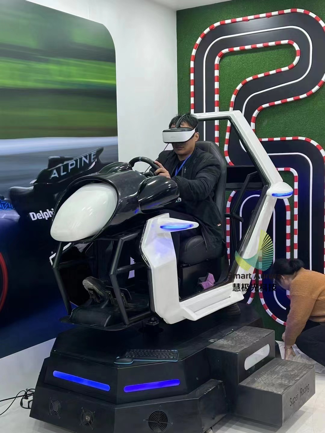 VR体感赛车 沉浸式VR赛车驾驶 汽车展台展厅暖场装置道具