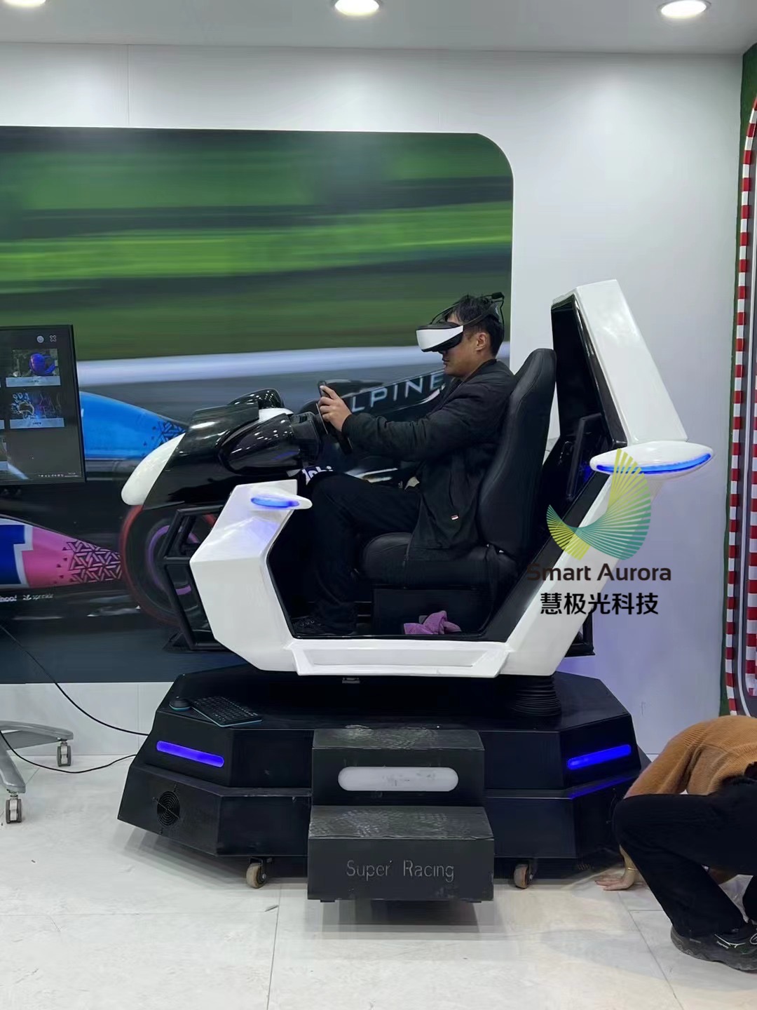 VR体感赛车 沉浸式VR赛车驾驶 汽车展台展厅暖场装置道具