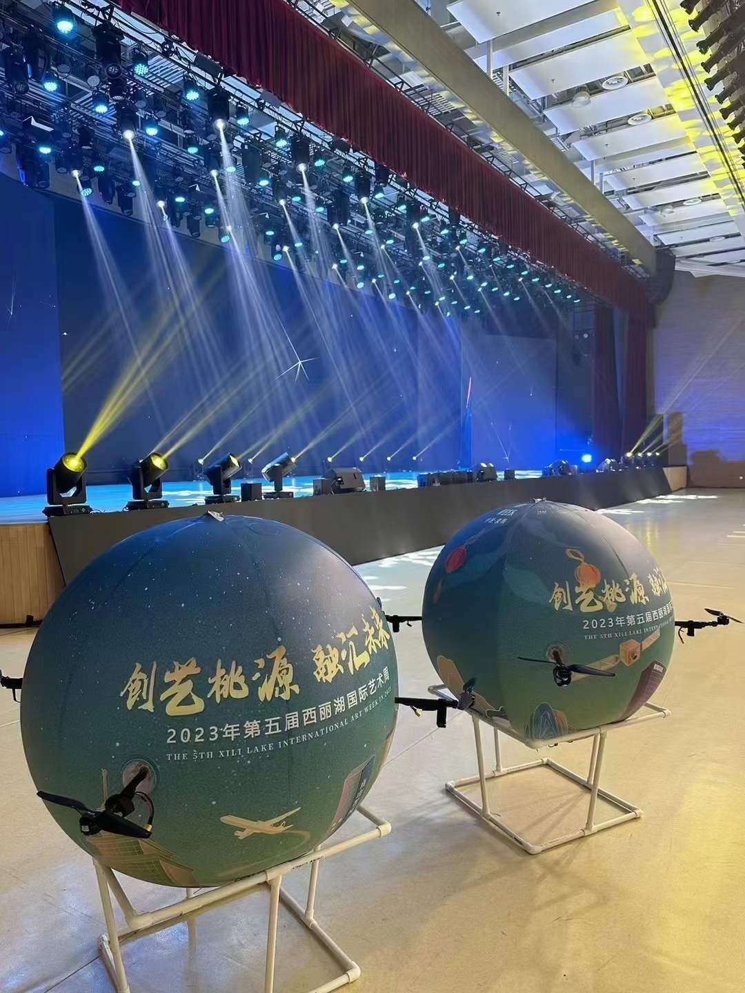 无人机表演科技飞球