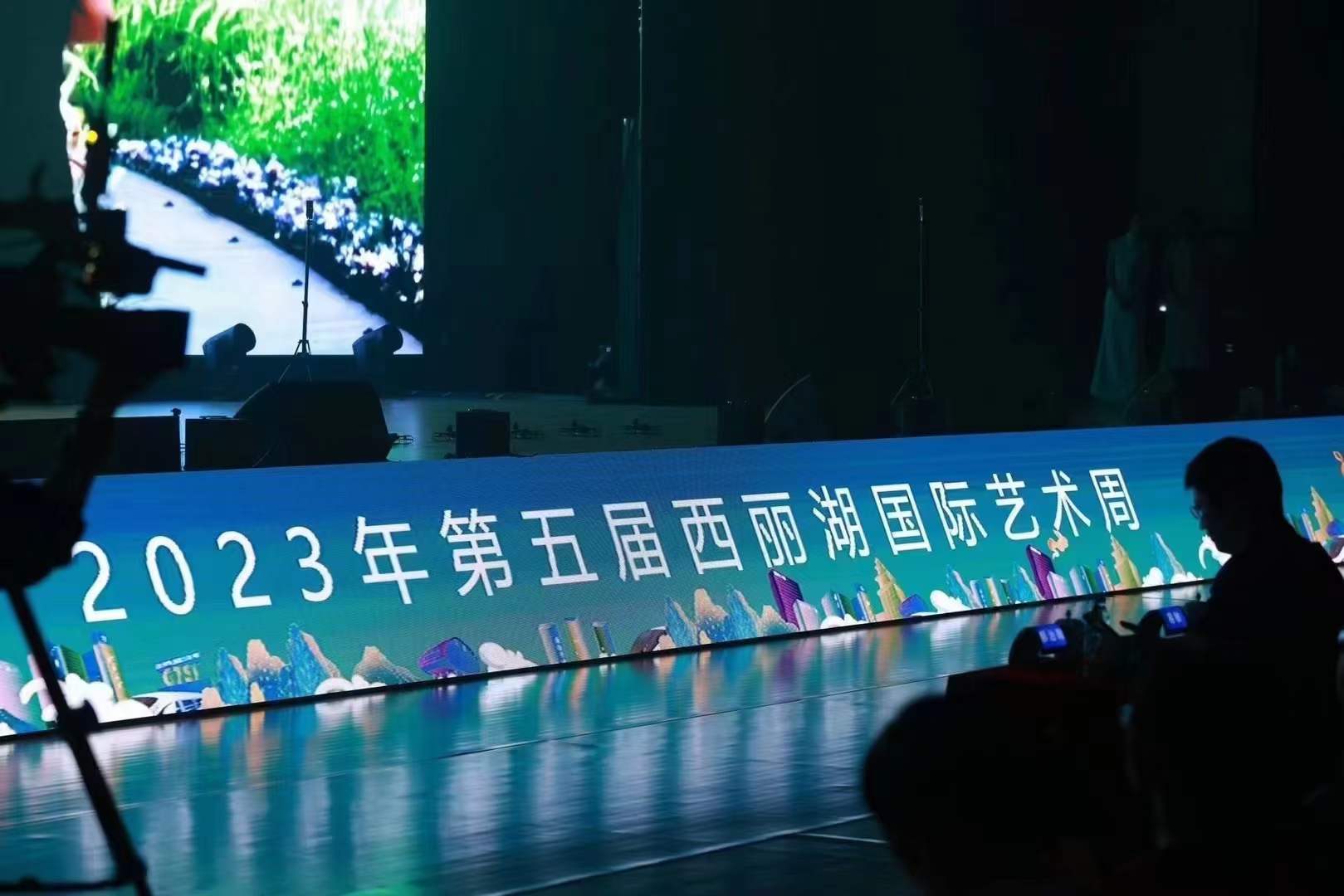 无人机表演科技飞球