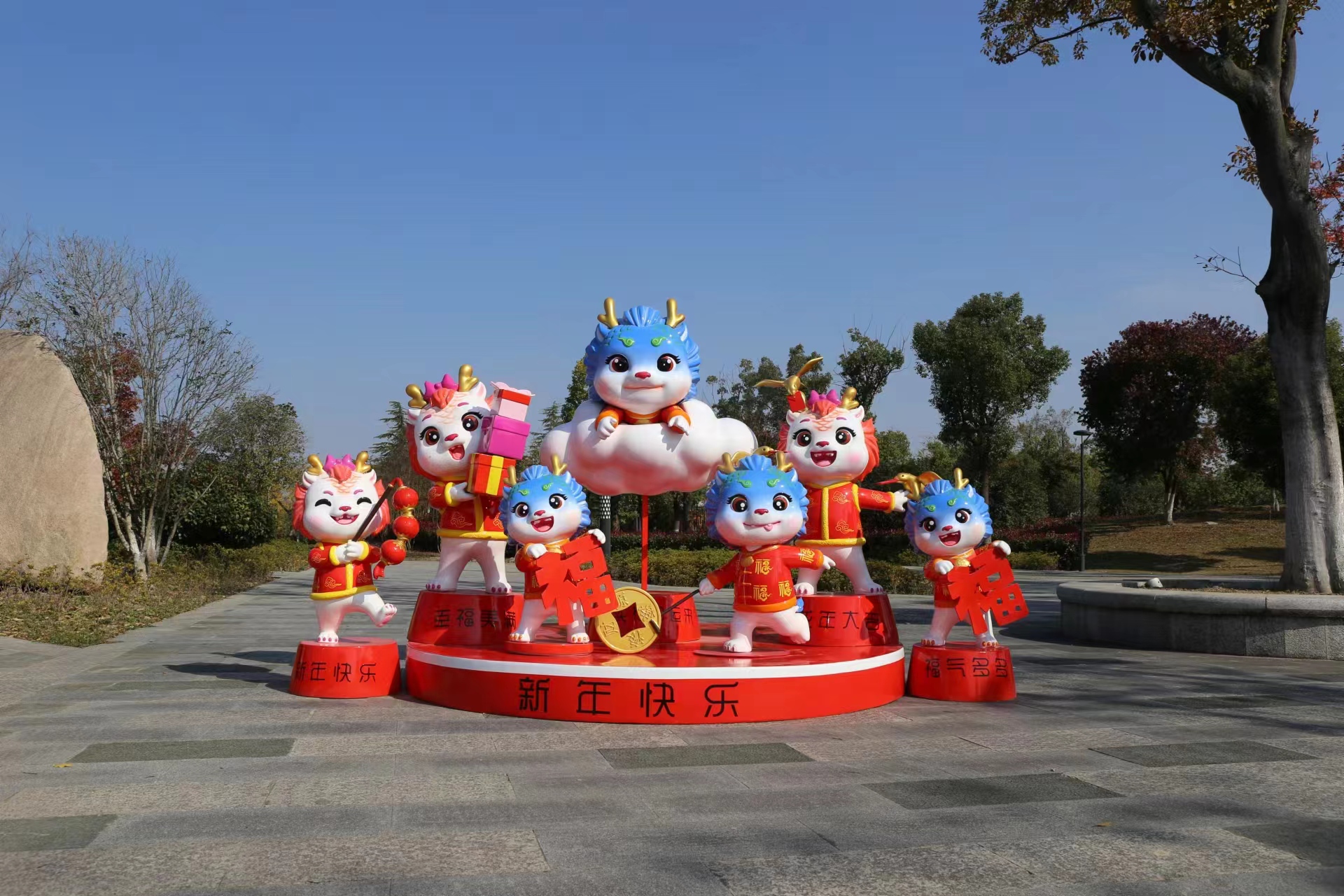 春节龙年吉祥物