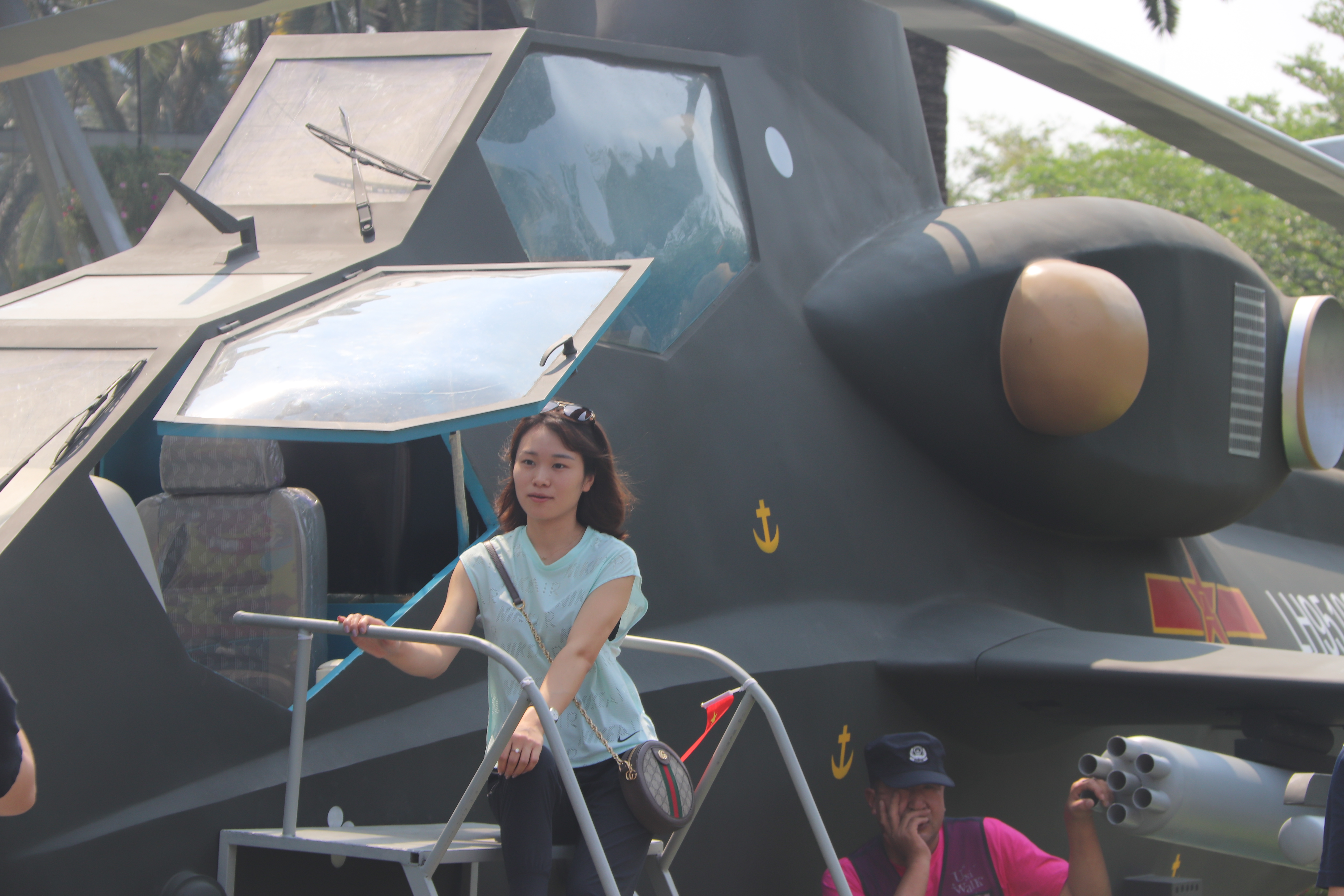 军事模型展国防教育军工展武直十武装直升机