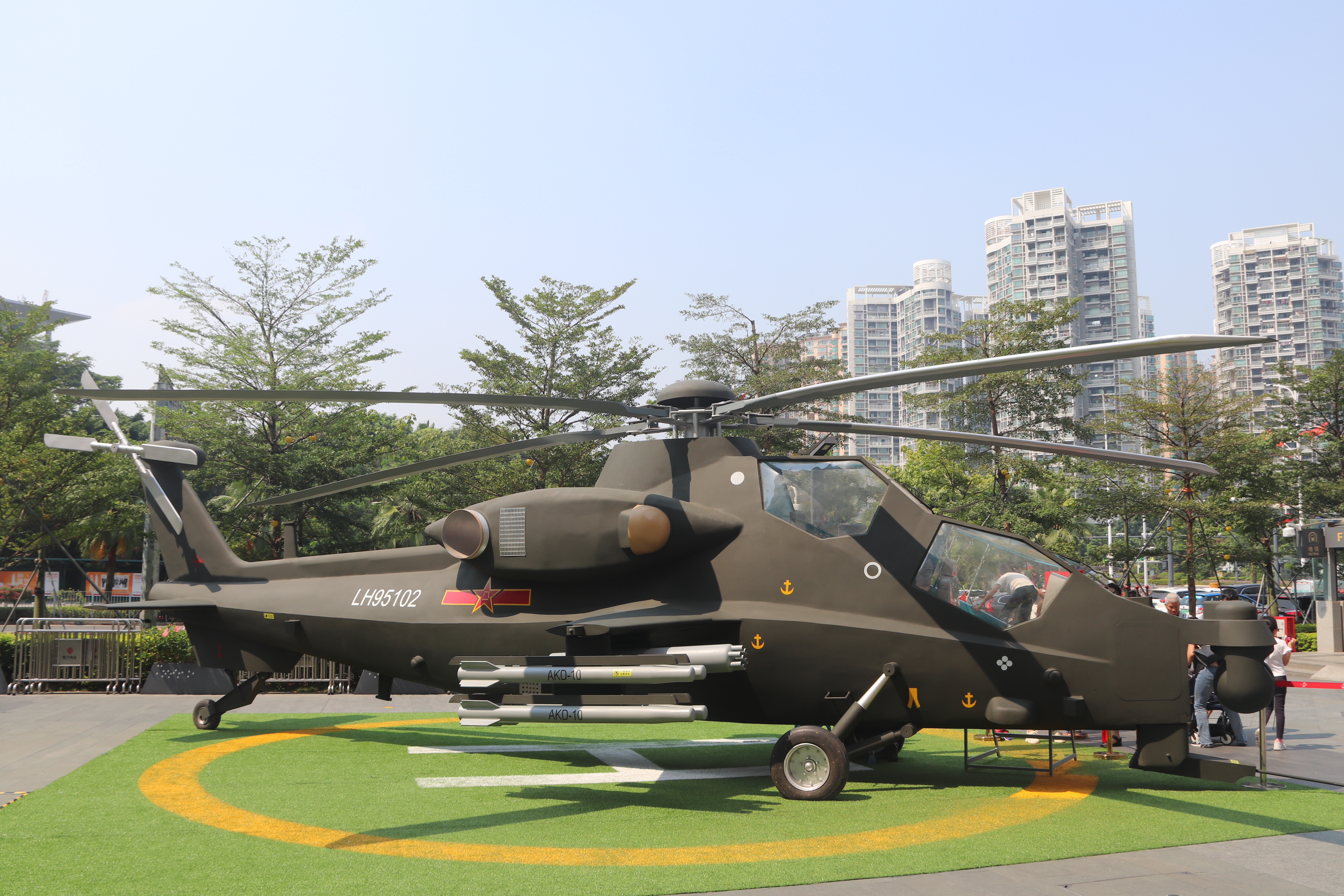 军事模型展国防教育军工展武直十武装直升机