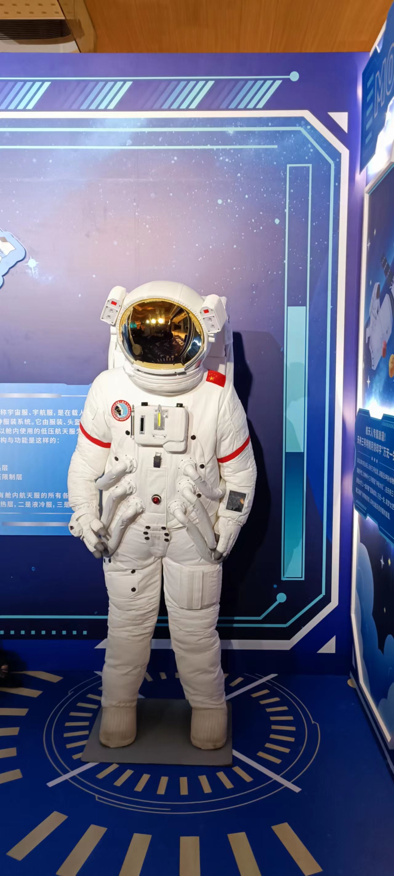 航空航天展天宫一号返回舱长征系火箭模型