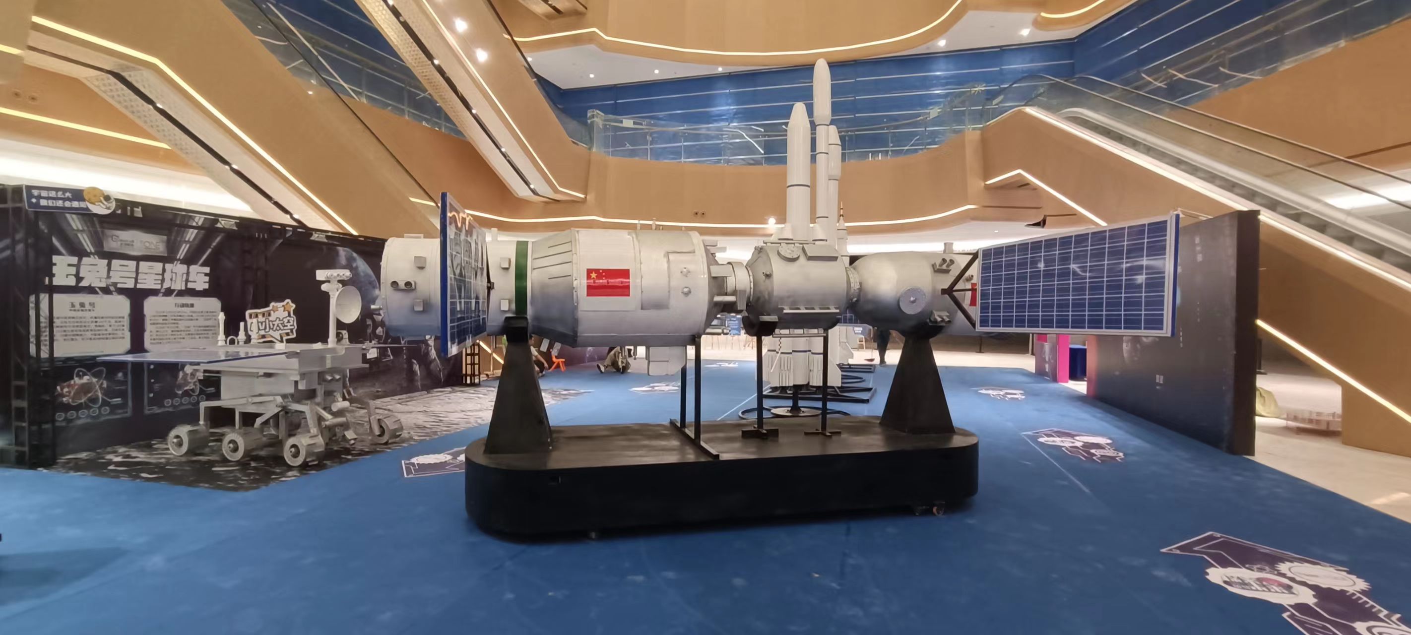 航空航天展天宫一号返回舱长征系火箭模型