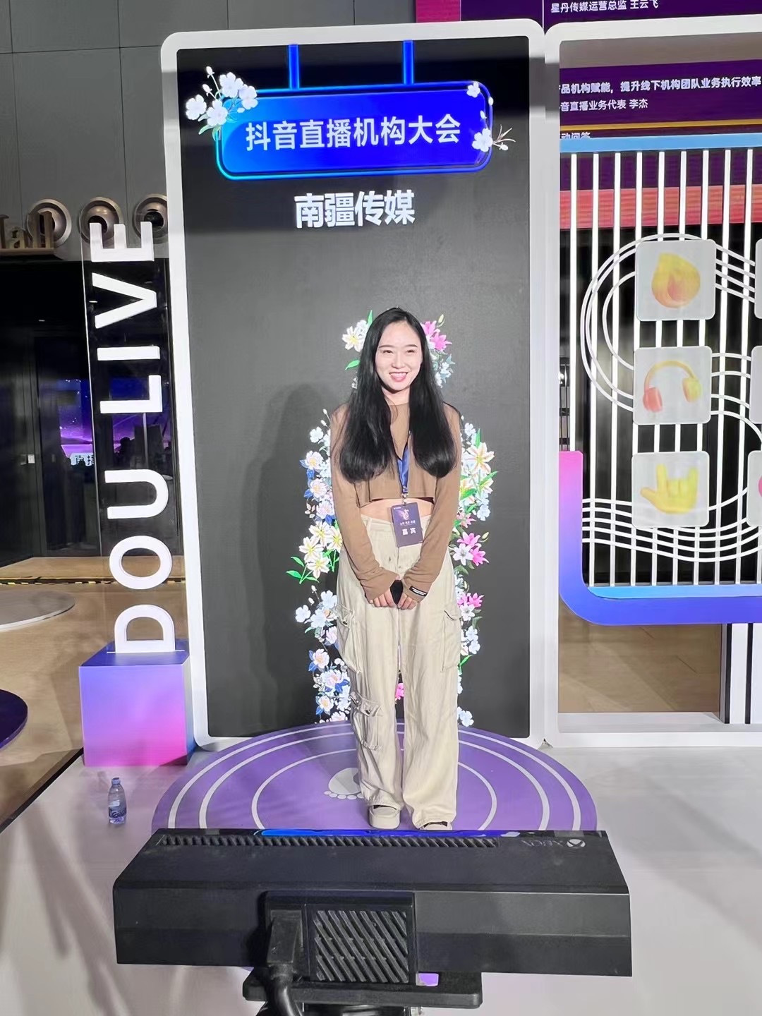 签到互动合影墙 创意体感互动合影  体感生花互动合影  