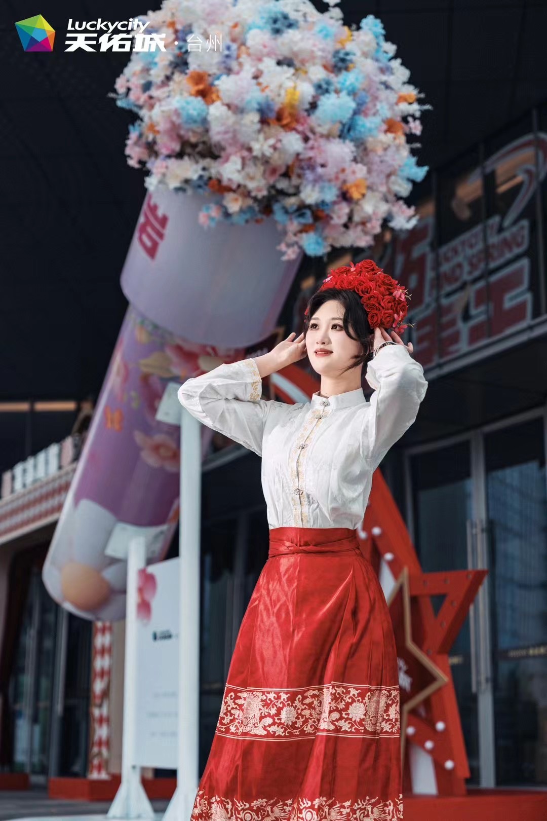 美陈新品万花筒装置巨型花朵商场美陈