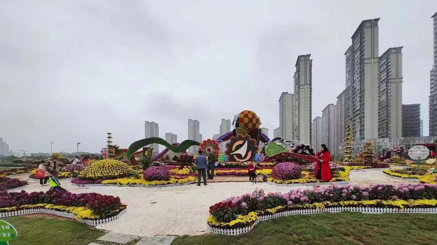 稻草人绿雕景观大型动物艺术农场景区农家乐大猩猩谷仓摆件