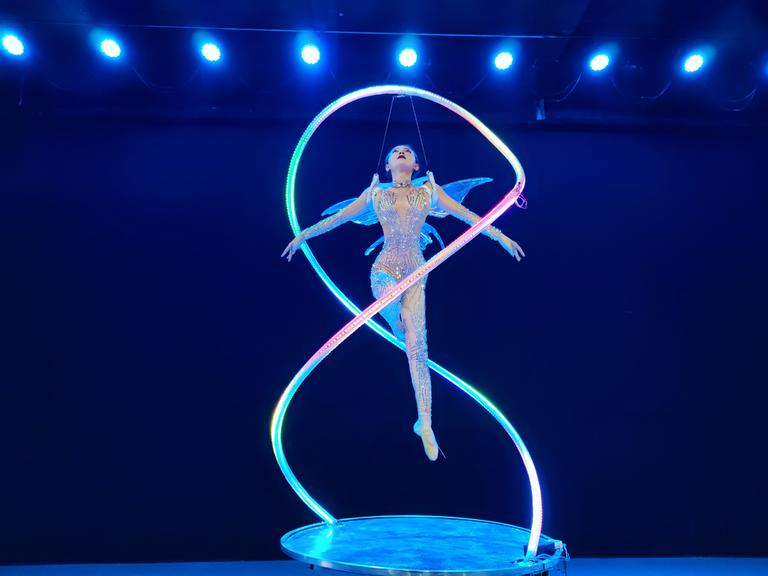 唯美杂技秀《宋韵飞天》、《天空之城》