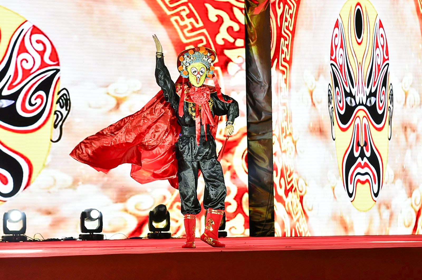 深圳川剧变脸表演、变脸吐火、多人变脸