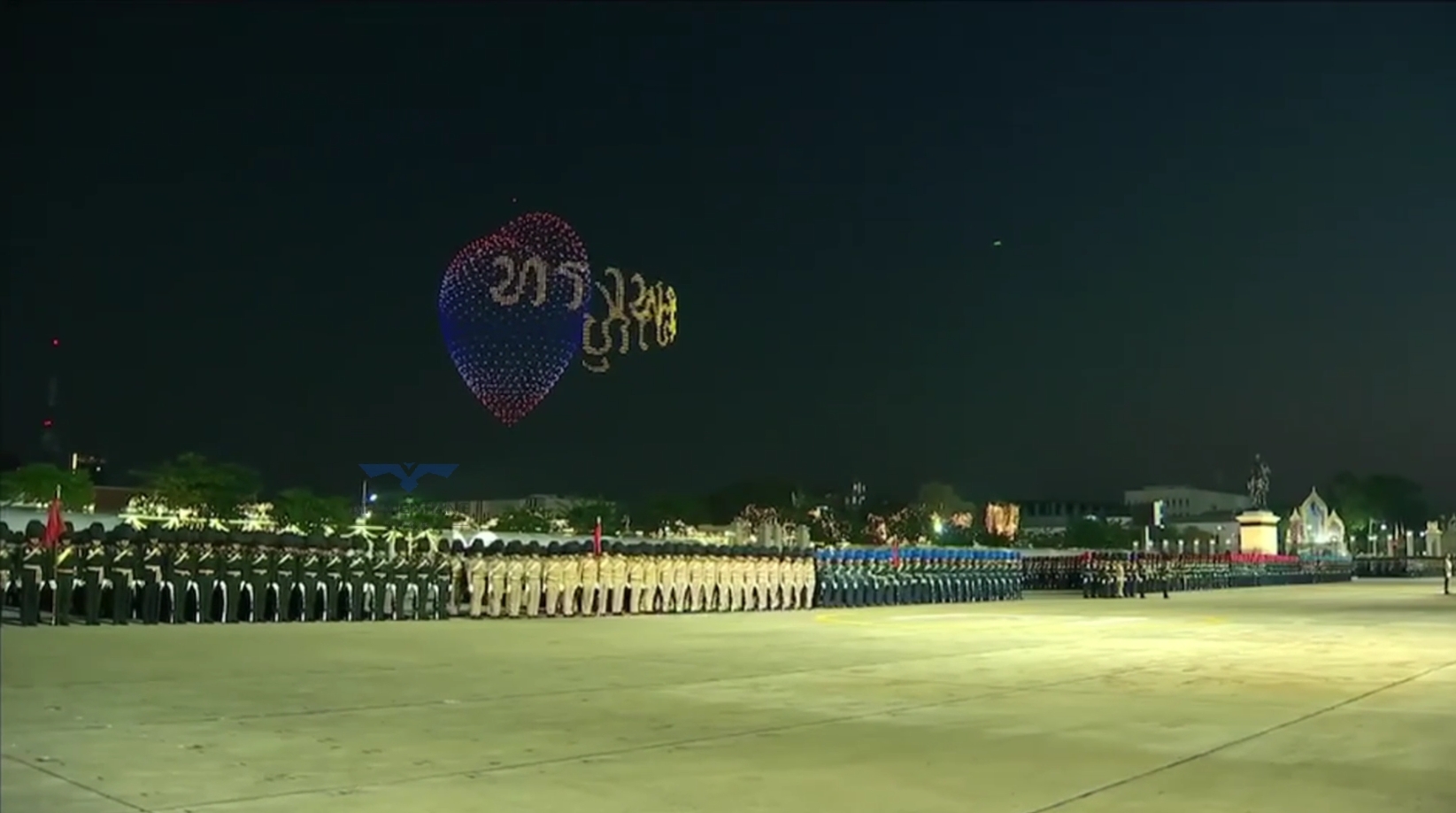 泰国国王72岁生日大阅兵，中国2000台无人机现场助阵 