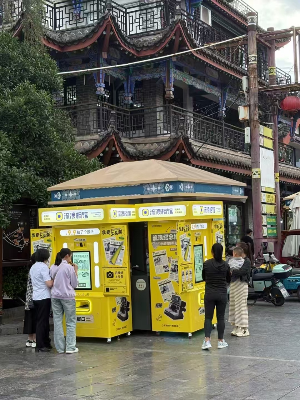 报纸机<font style="color: #FF8F00 !important;">拍照互动装置</font>