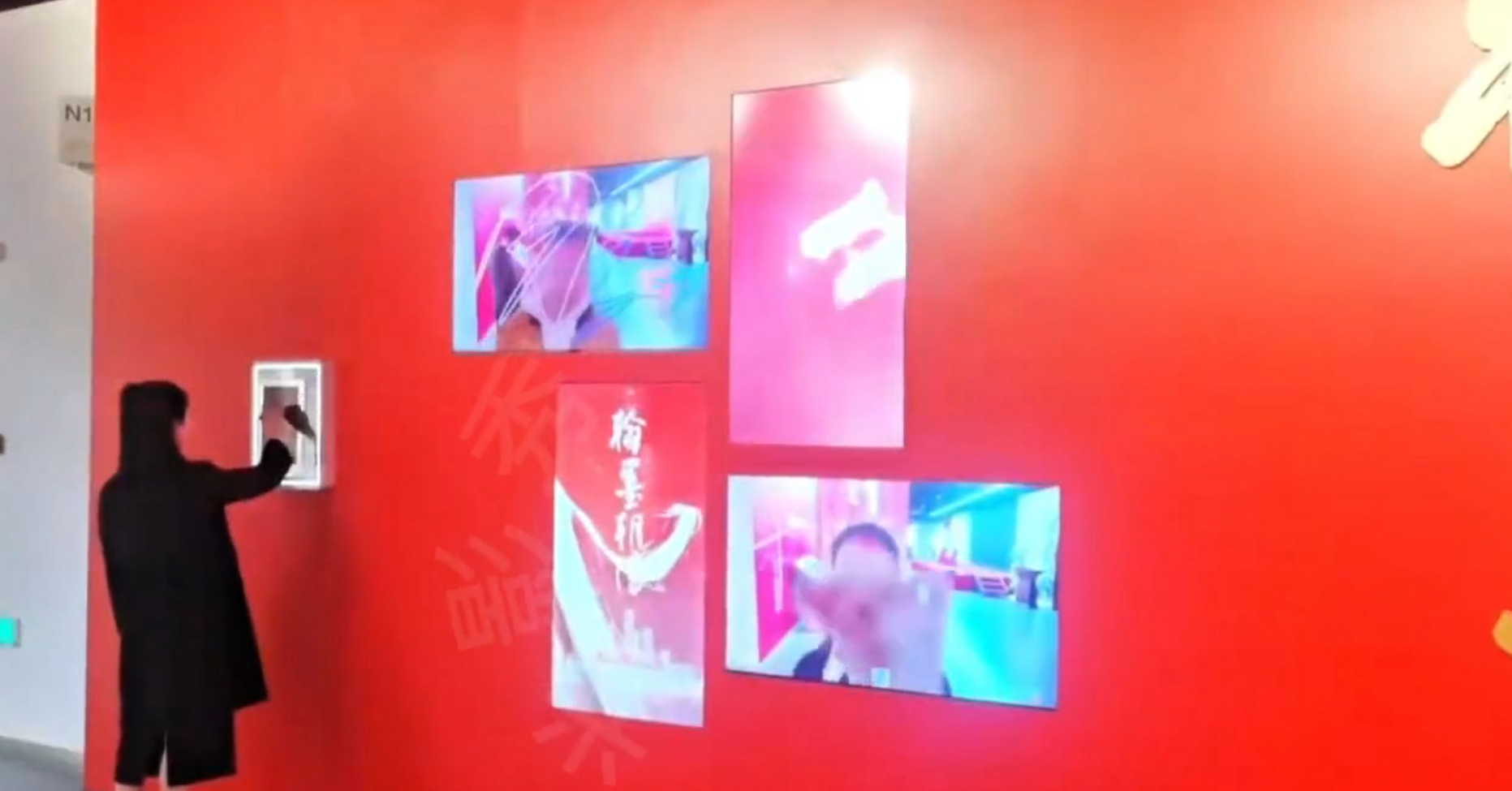 AR镜面签到大屏互动装置