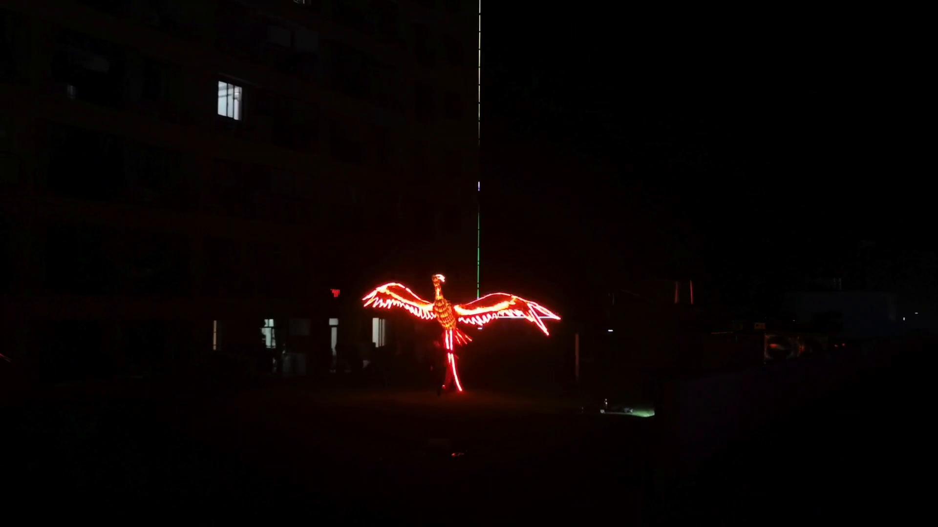 义乌万达广场飞天凤凰表演