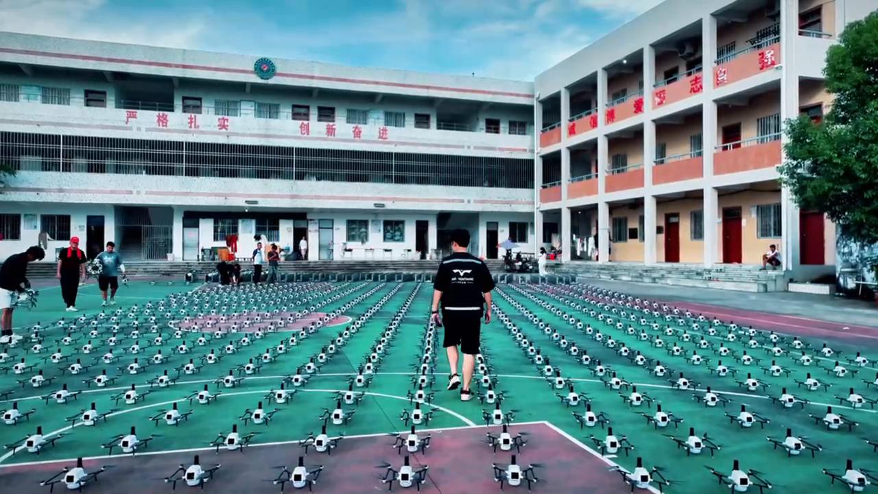 汕尾无人机表演 湖东千架无人机助力中元节