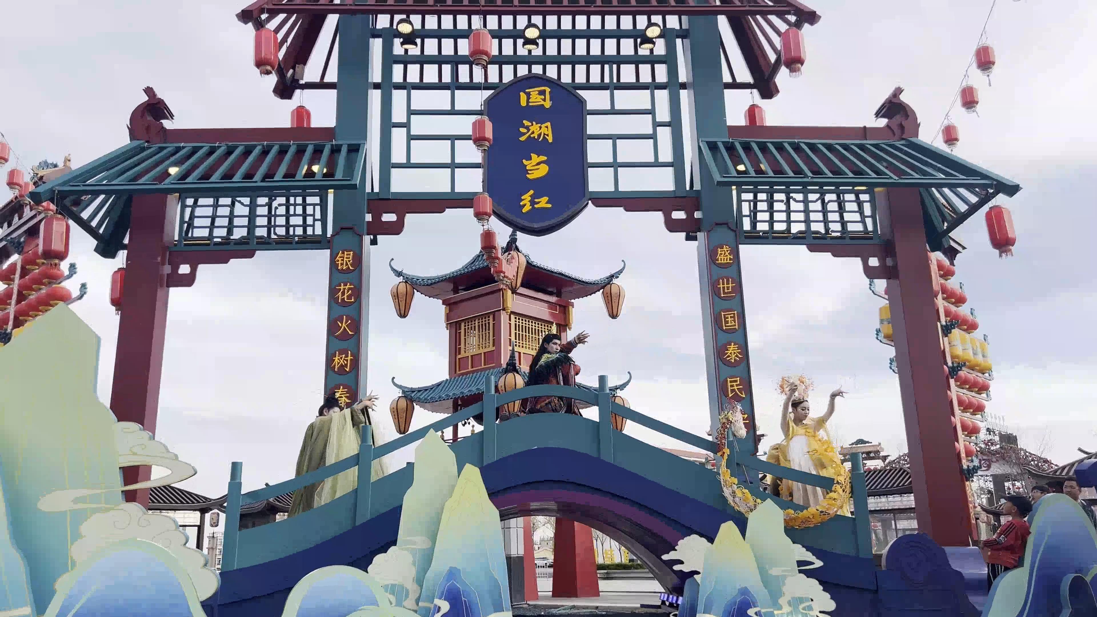 鄂尔多斯郡王府广场五一活动
