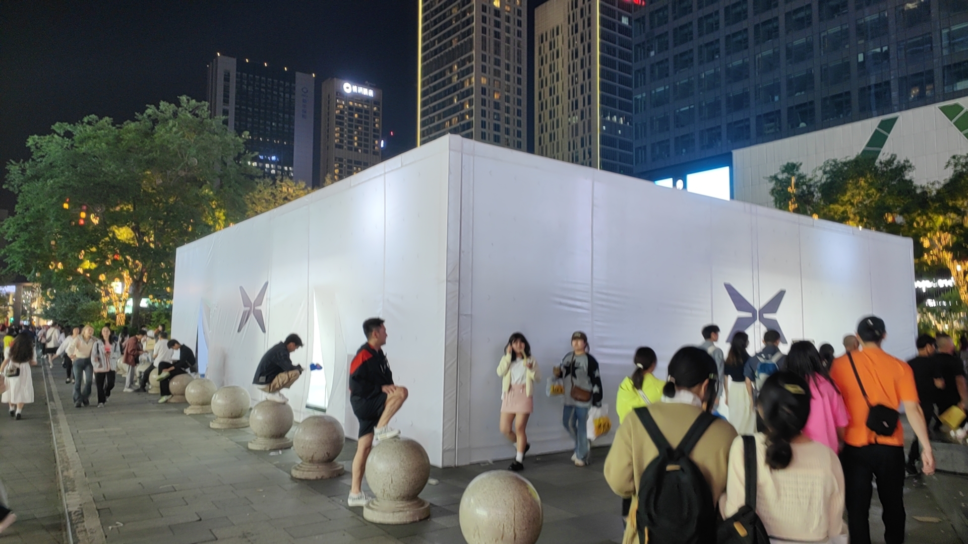 成都春熙路新能源汽车静展展台
