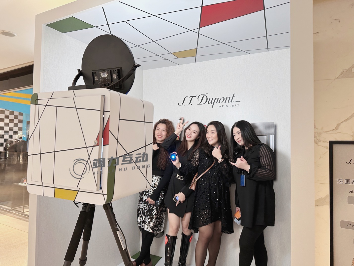 S.T.DUPOT+上海+<font style="color: #FF8F00 !important;">光绘签到</font>平安夜