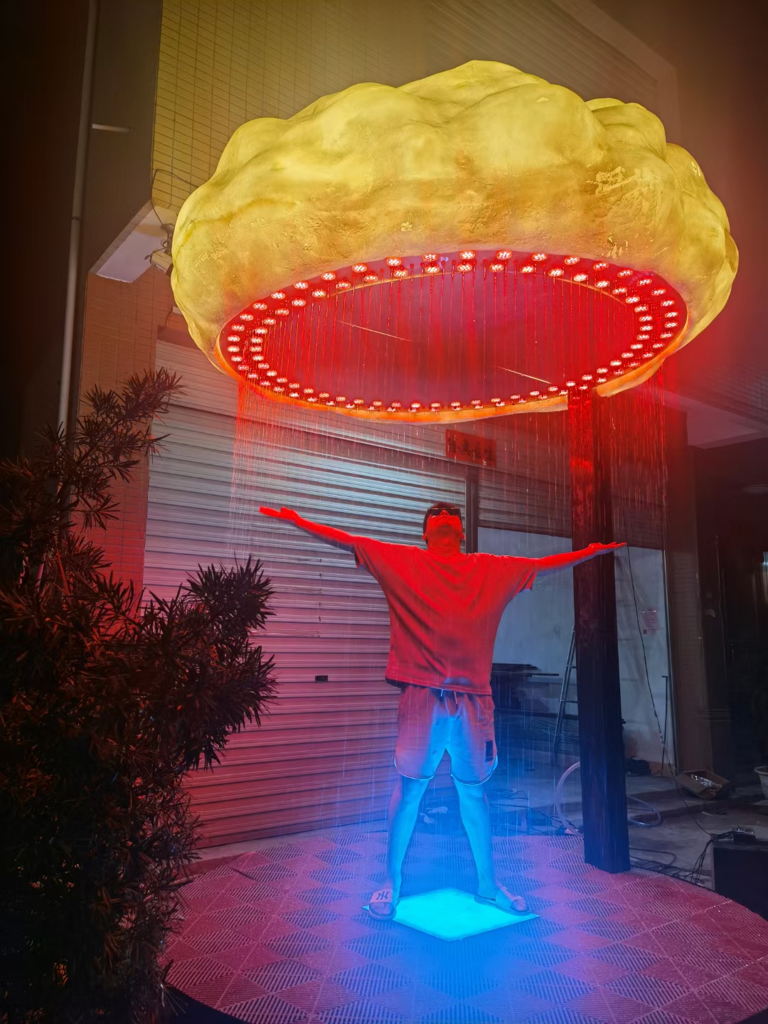 LED互动感应蘑菇云朵雨帘公园景区装饰灯