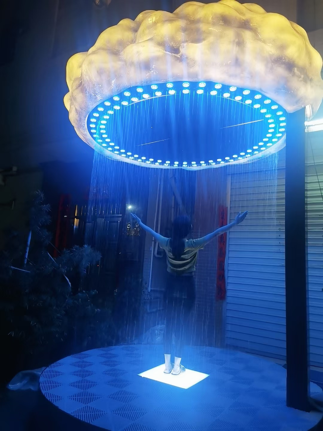 LED互动感应蘑菇云朵雨帘公园景区装饰灯