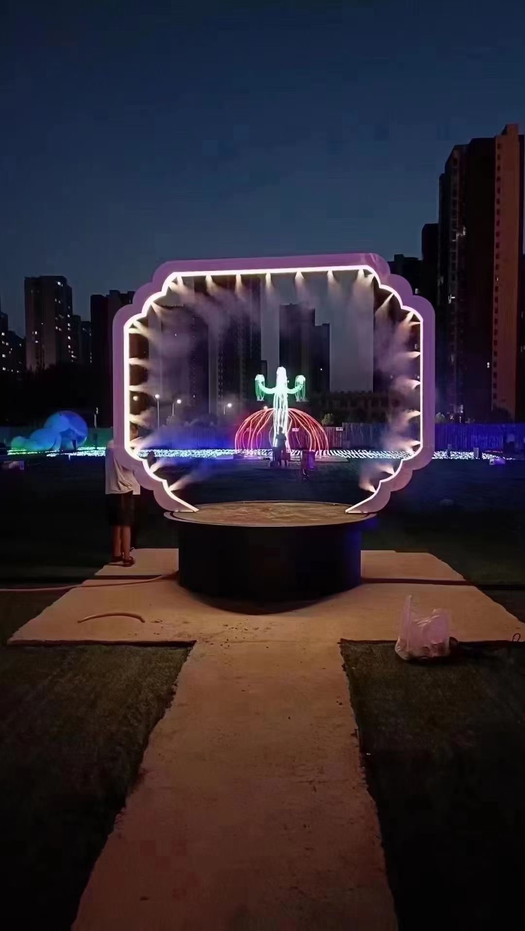 网红旋转水雾门