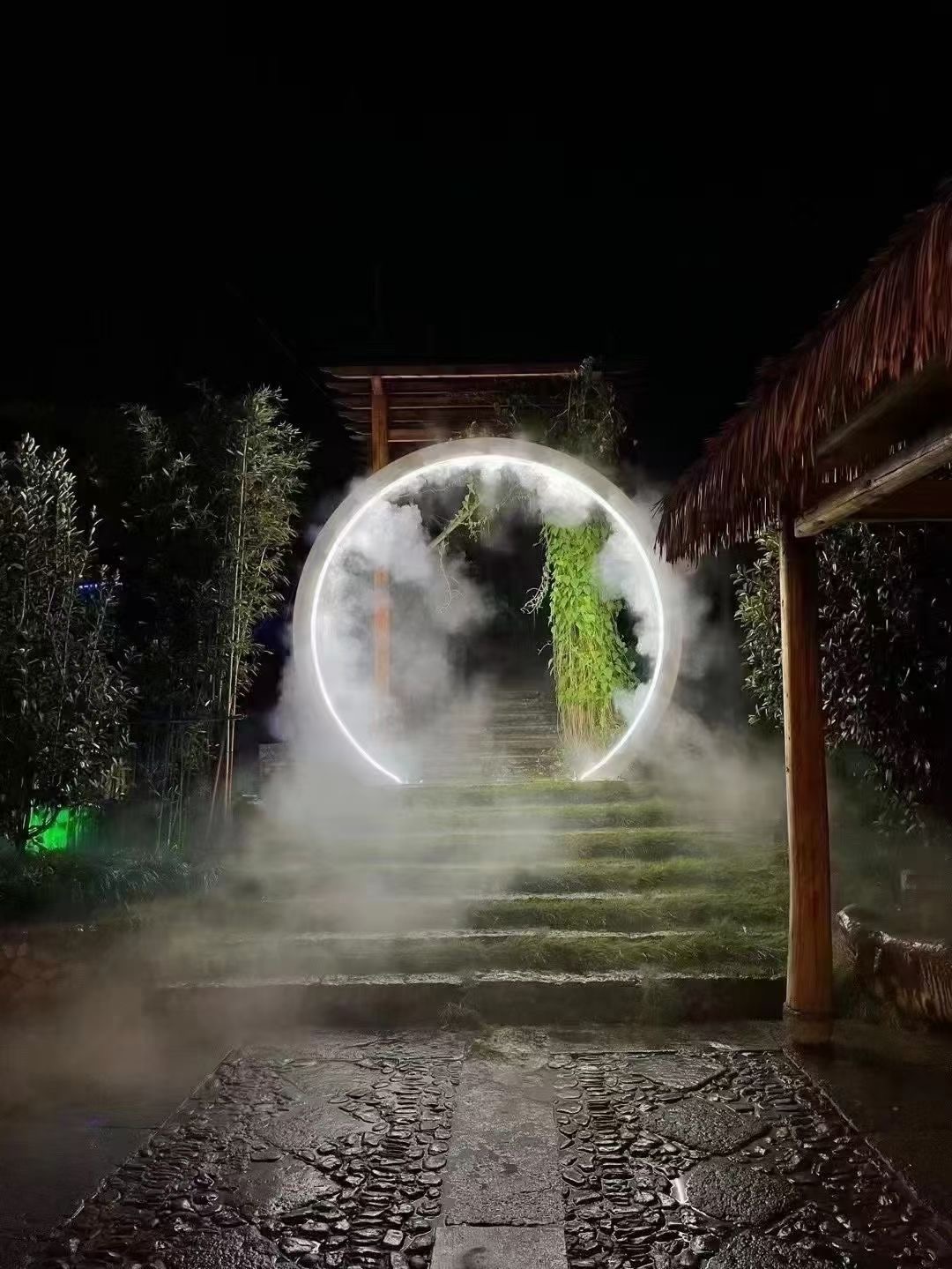 水雾门营销中心暖场夏季互动装置