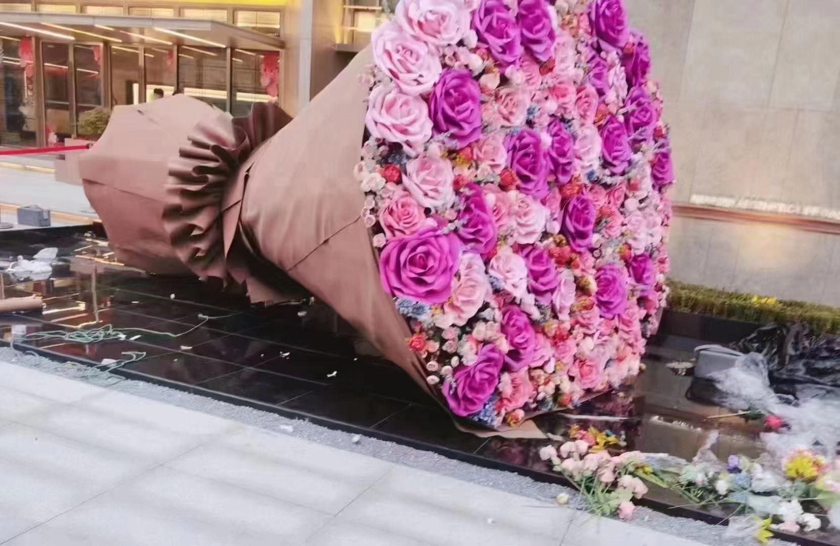 巨型玫瑰花束