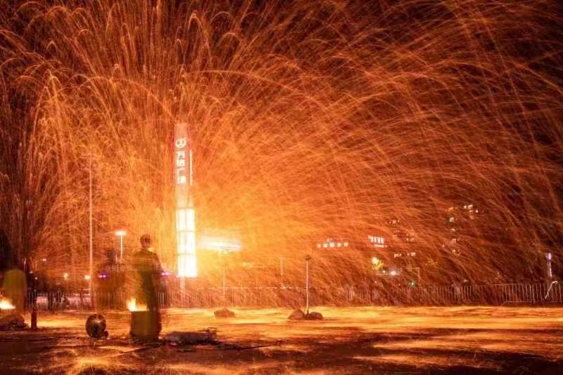 千年绝技非遗打铁花