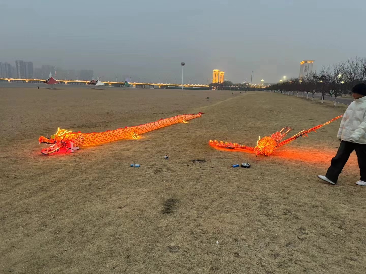 网红飞天凤凰龙凤呈祥表演