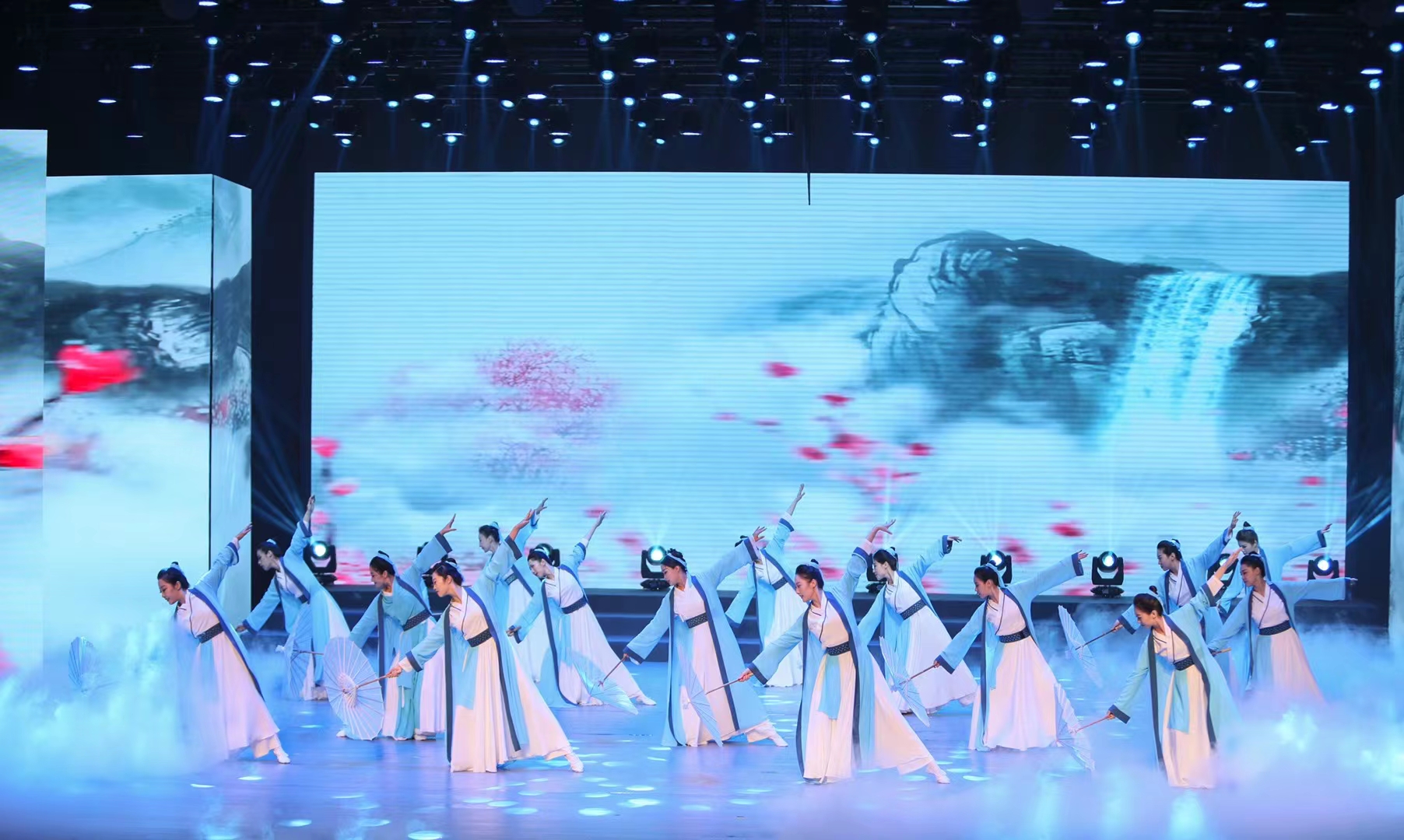 承接大型<font style="color: #FF8F00 !important;">商演</font>及赛事<font style="color: #FF8F00 !important;">活动</font>