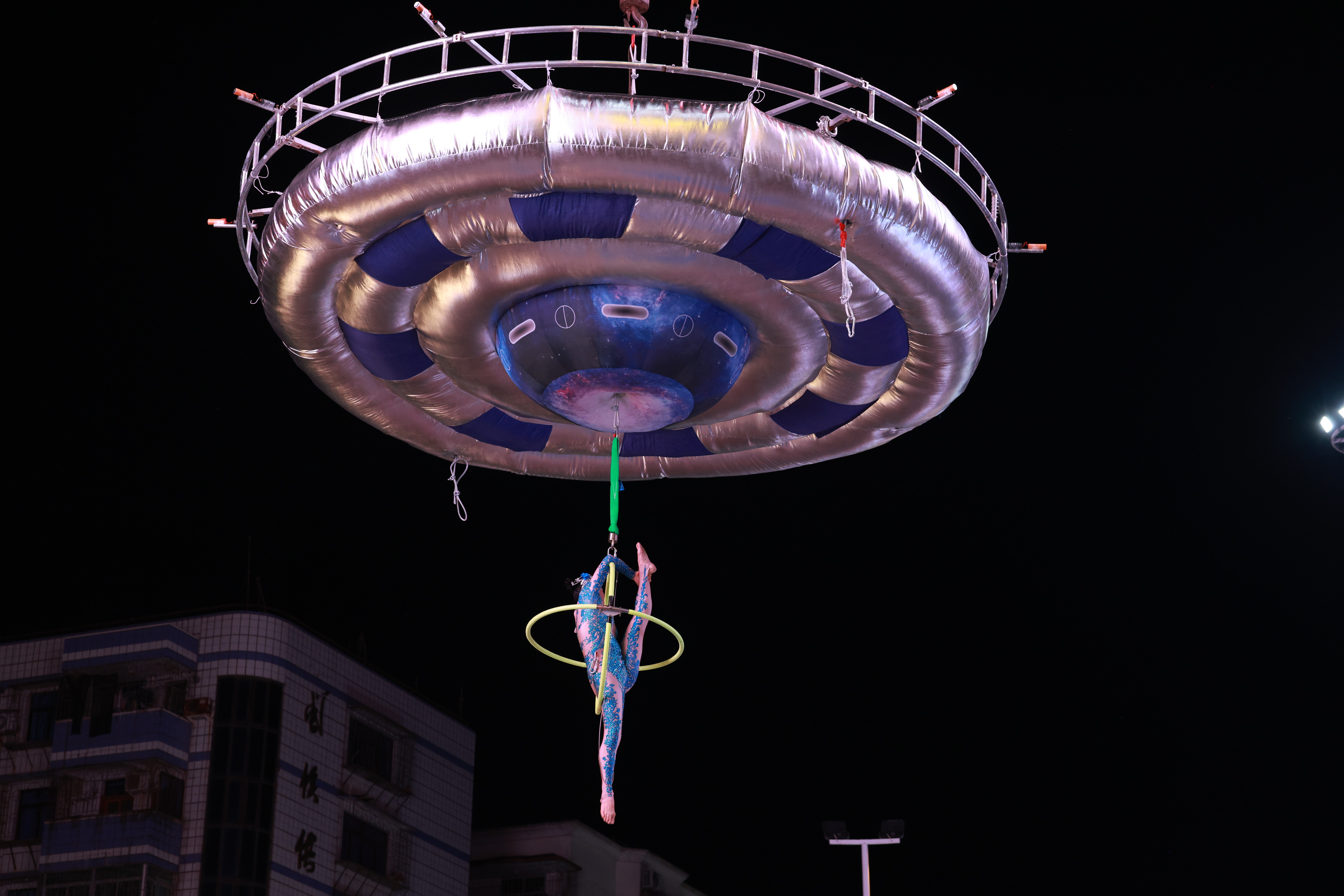 太空旅行杂技秀