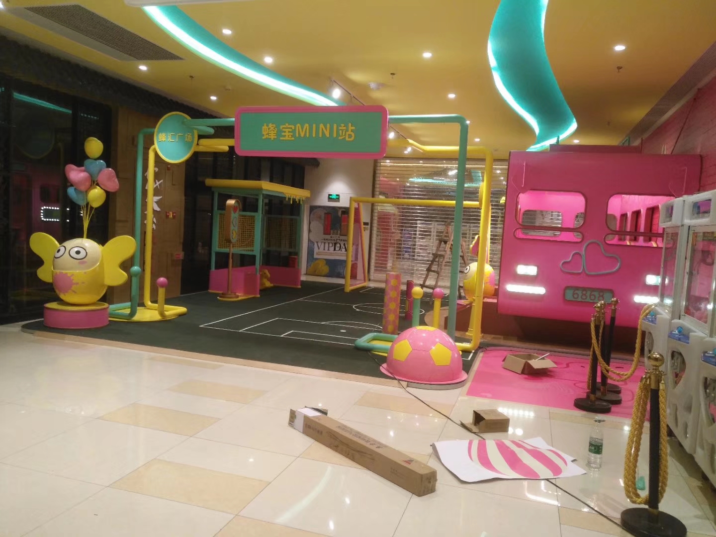 商业美陈制作-东莞蜂汇周年庆