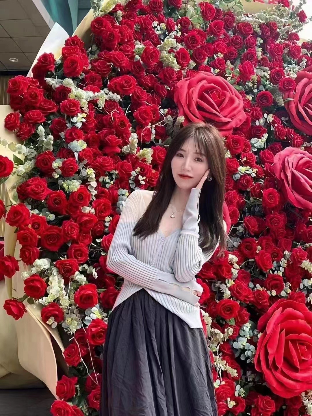 网红花束，网红毛绒兔美陈装置