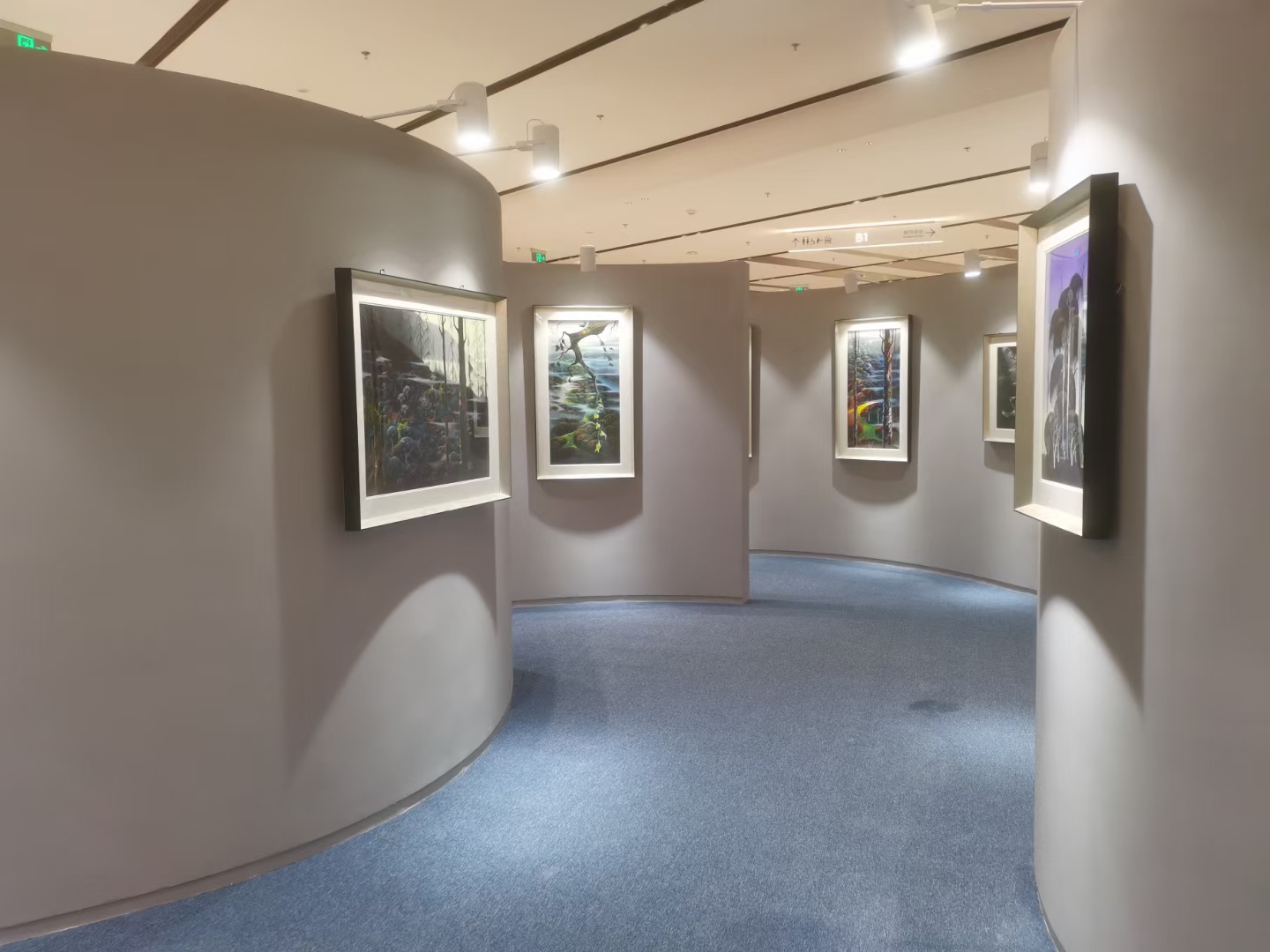 展览美陈制作-梦幻现实主义版画展