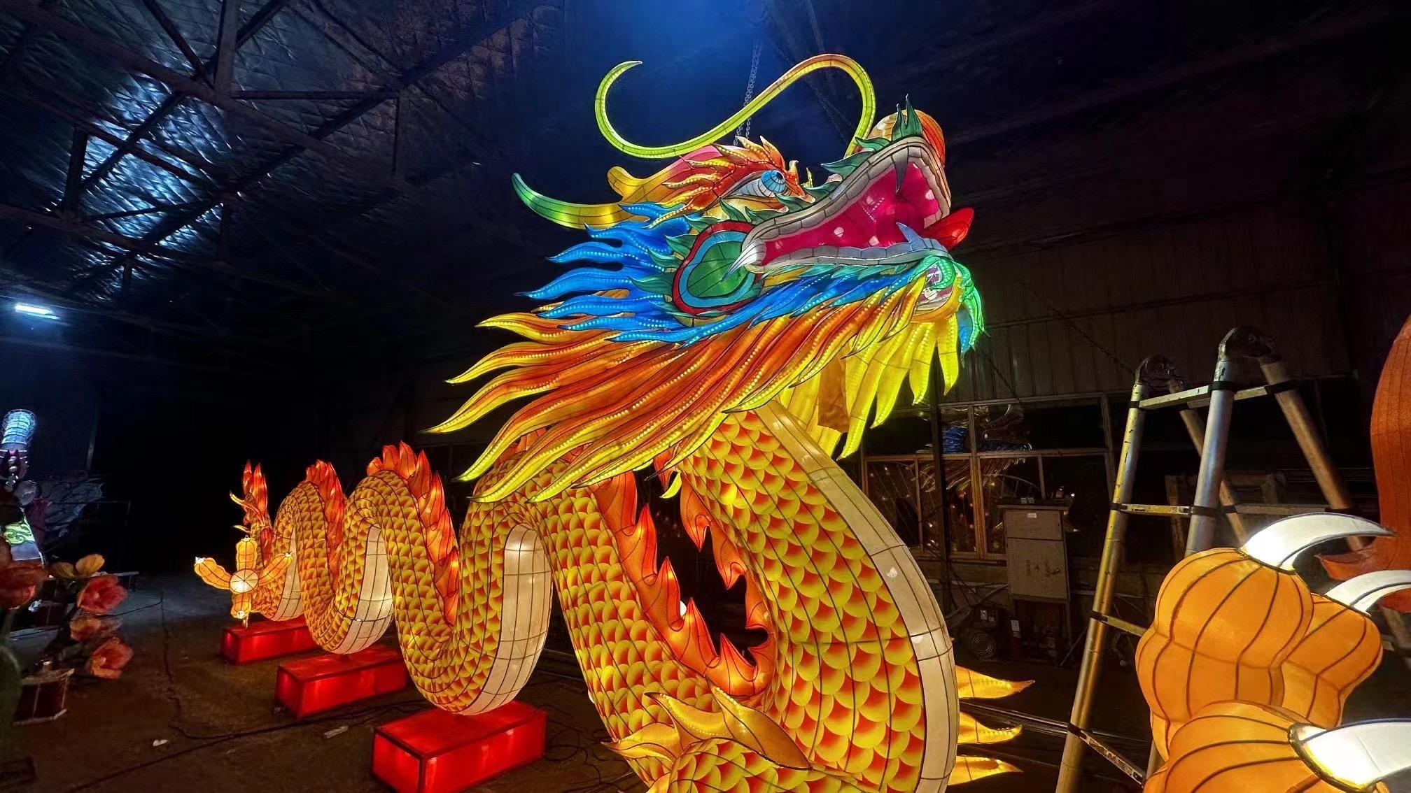 龙年主题花灯造型